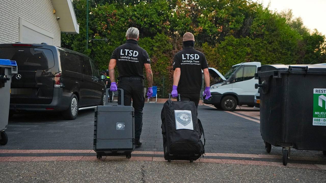 Er is opnieuw een inval gedaan op een woonwagenkamp in Waalre (foto: Rico Vogels/SQ Vision).