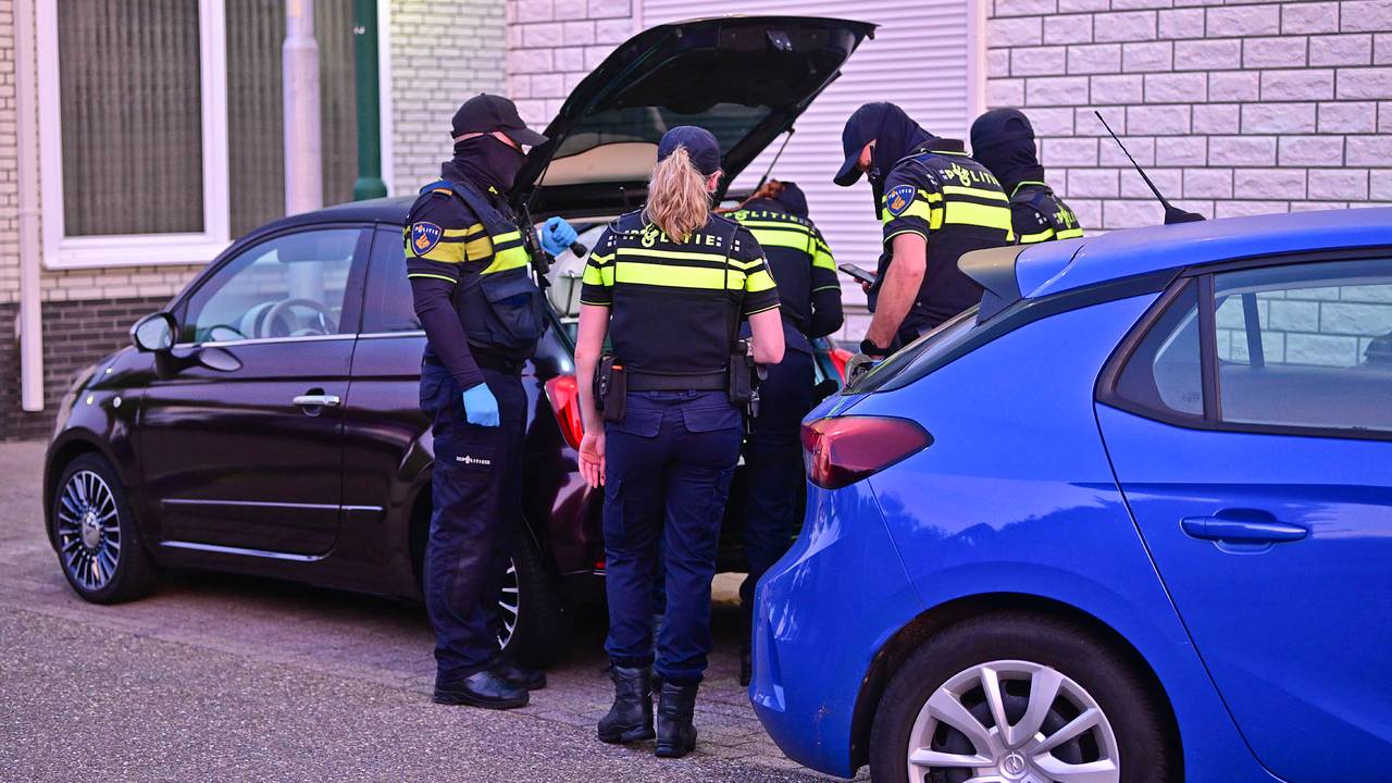 Er is opnieuw een inval gedaan op een woonwagenkamp in Waalre (foto: Rico Vogels/SQ Vision).