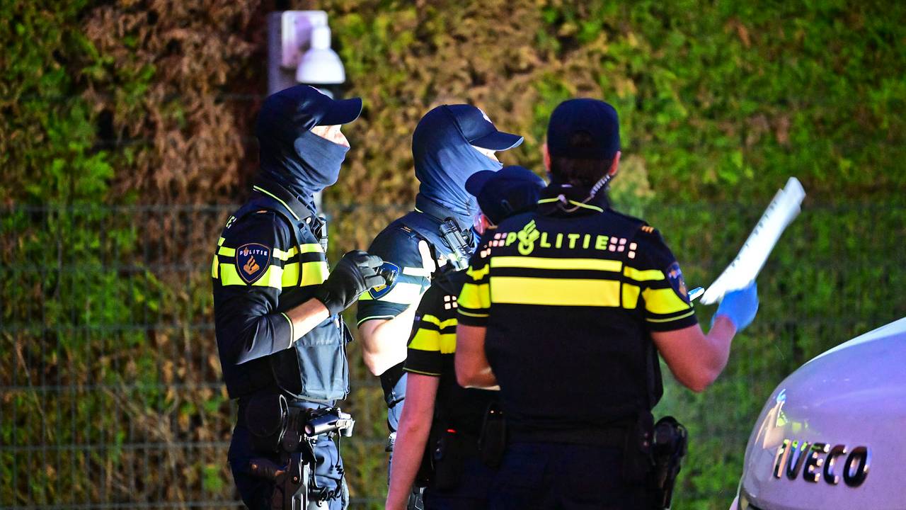Er is opnieuw een inval gedaan op een woonwagenkamp in Waalre (foto: Rico Vogels/SQ Vision).