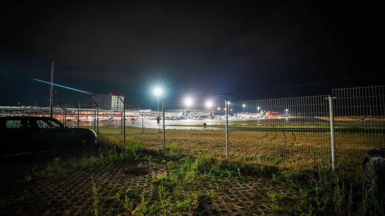 Het hek waar de vrouw doorheen is gereden is gemaakt (foto: SQ Vision).
