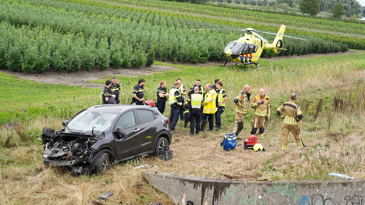 Ook een traumahelikopter kwam ter plaatsen om hulp te bieden. (Foto: Jeroen Stuve / Persbureau Heitink.)