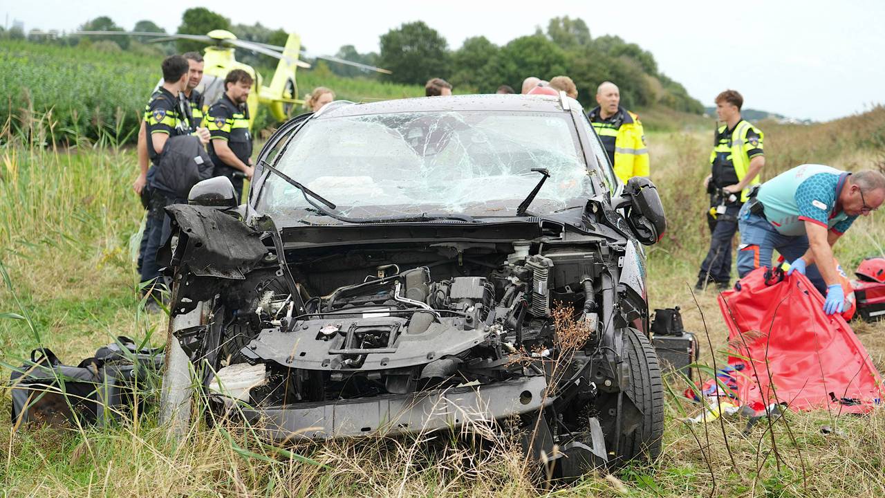 Ook een traumahelikopter kwam ter plaatsen om hulp te bieden. (Foto: Jeroen Stuve / Persbureau Heitink.)
