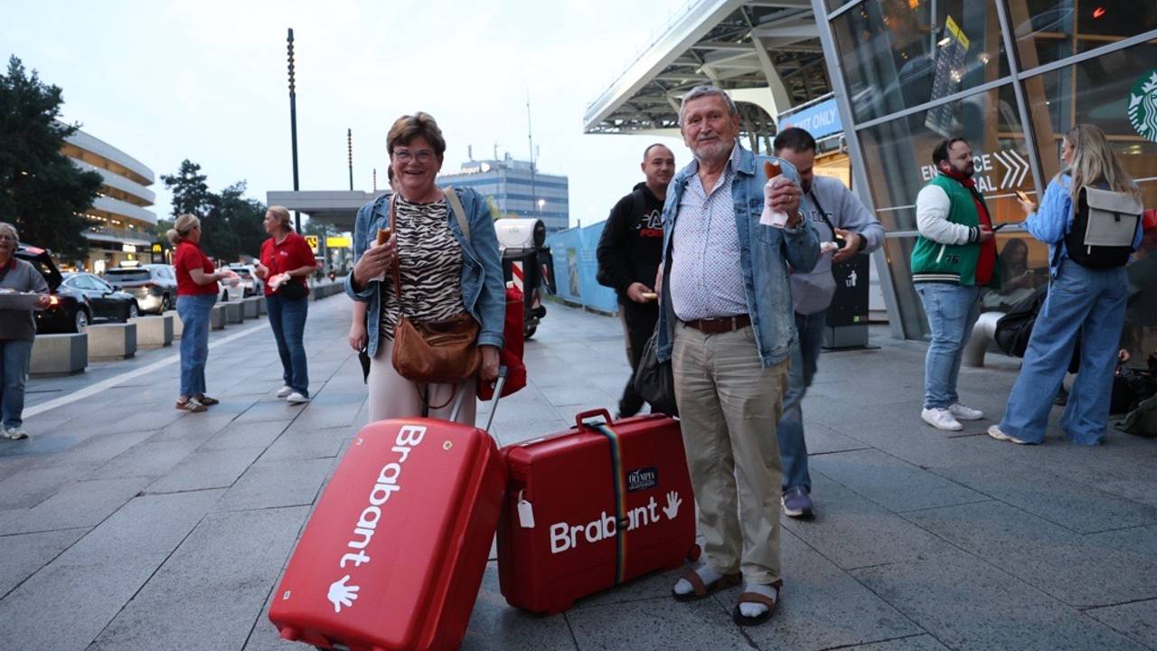 Een Brabant-koffer kan maar één ding betekenen: fans van worstenbroodjes! (foto: Omroep Brabant).