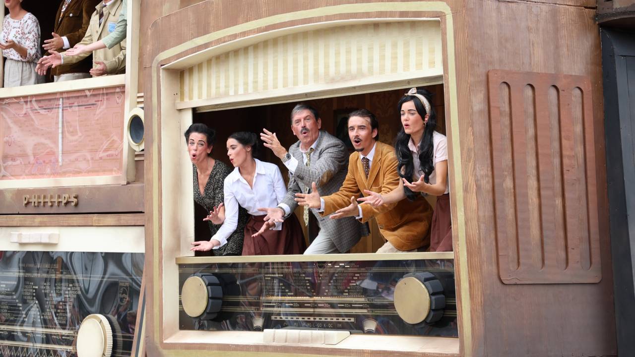 De eerste wagen: Hopeloos met La Radio del Signor Frits (foto: Lobke Kapteijns).