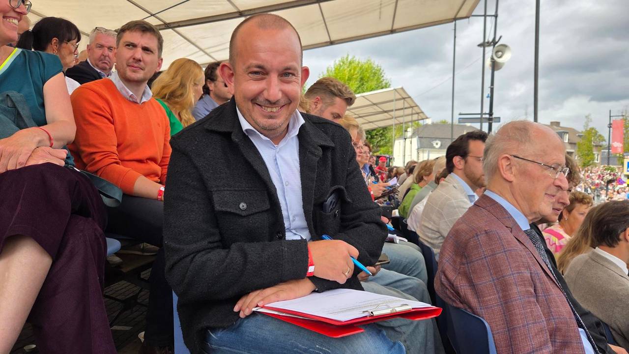 Boy Jansen op de tribune bij de Brabantsedag (foto: Noël van Hooft)