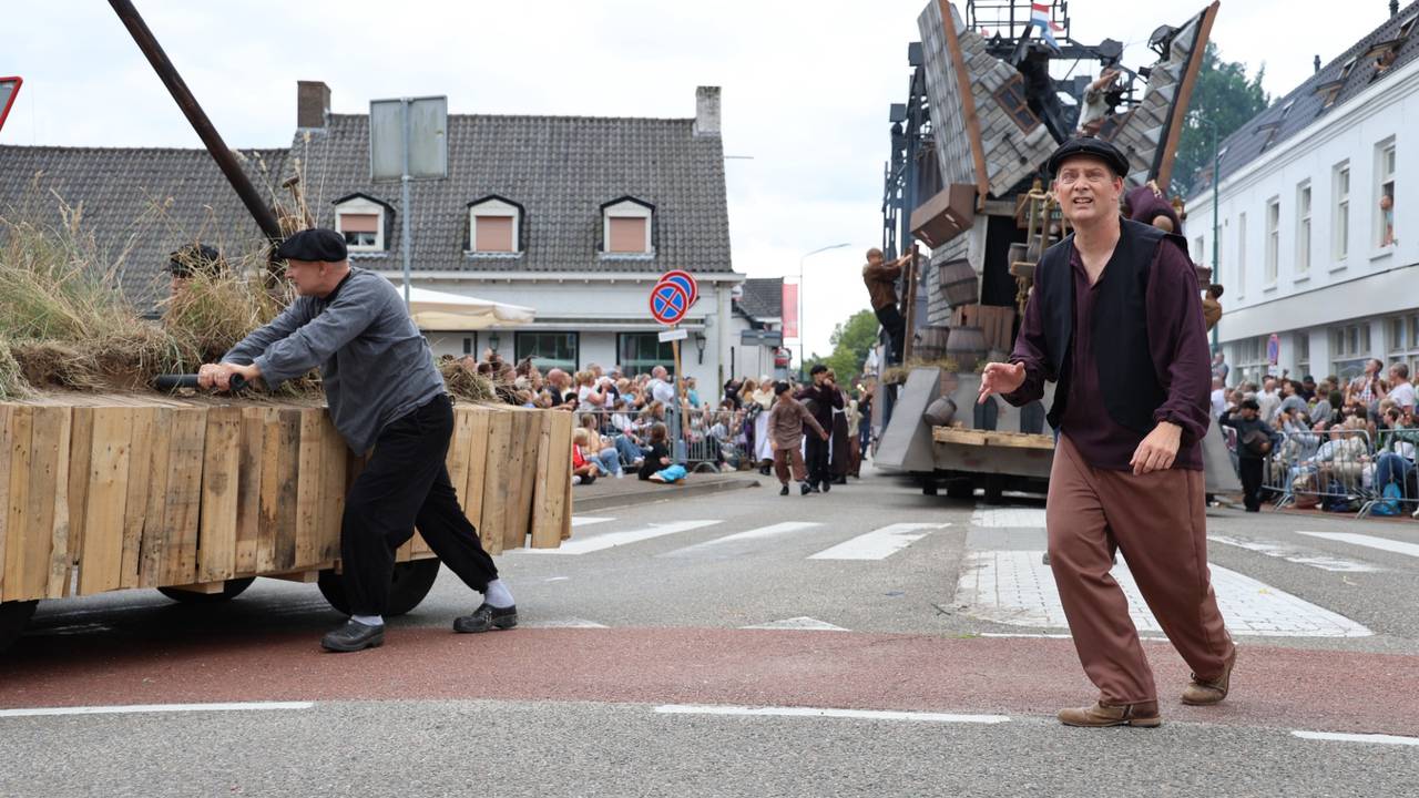 Vriendenkring De Rooie Hoek met De Bergse Buskruitramp 1831 (foto: Lobke Kapteijns).