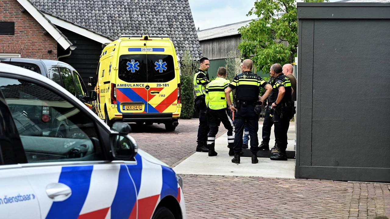 De hulpdiensten zochten de omgeving af nadat de man in het kanaal was gesprongen. (Foto: Persbureau Heitink.)