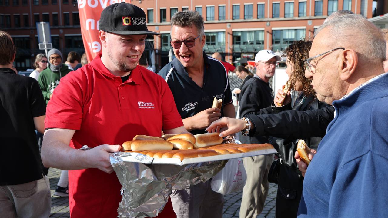 Een worstenbroodje gaat er altijd wel in! (foto: Omroep Brabant)
