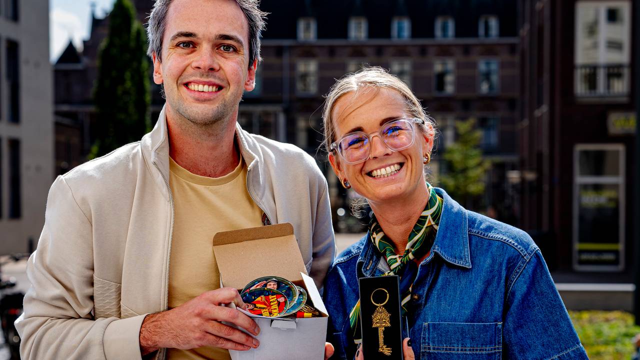 Op het doosje stond: 'Jubileum, kei leutig!' (foto: Marcel van Dorst/Eye4images).
