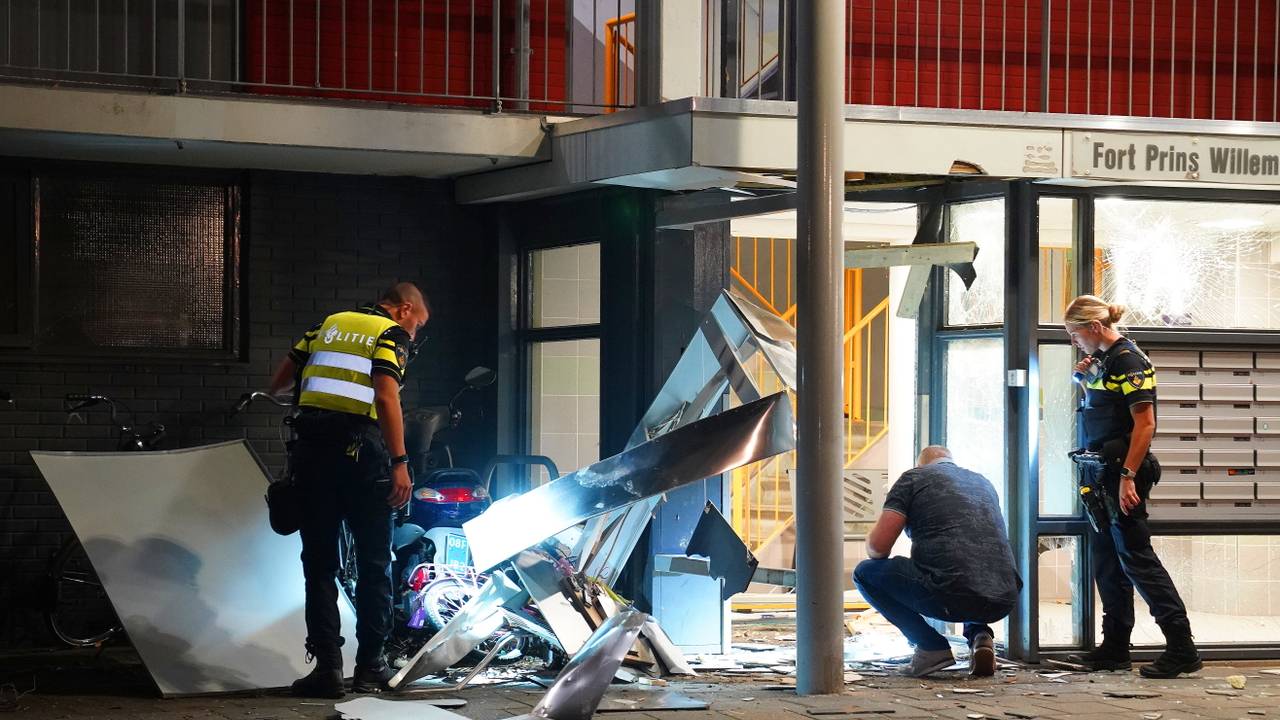Deur weggeblazen door explosie bij flatgebouw in Rosmalen