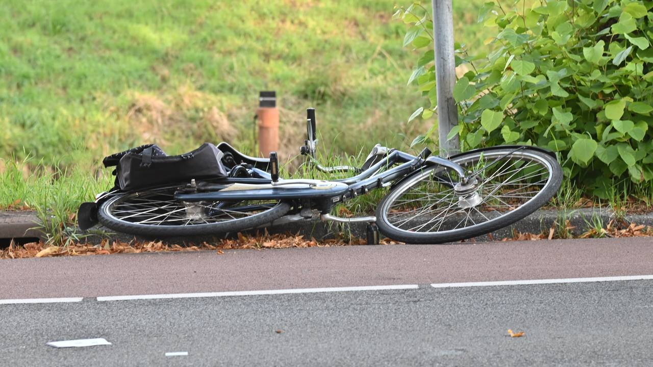 Fietser zwaargewond na botsing in Breda, traumahelikopter ingezet