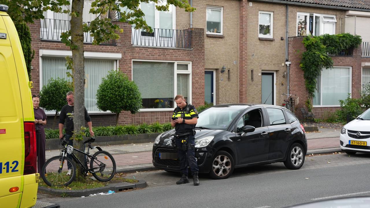 Een fietser is woensdagmiddag aangereden in Waalwijk (foto: Erik Haverhals/Persbureau Heitink).