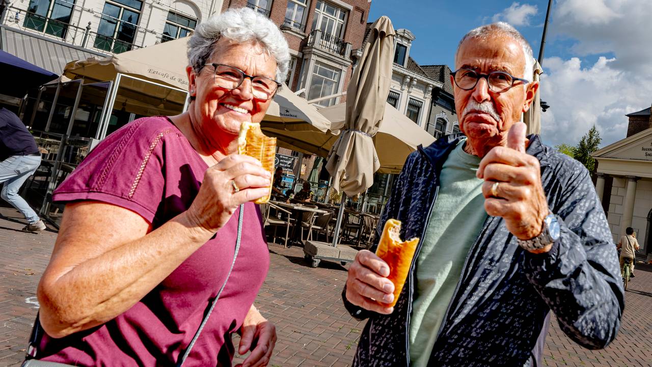 Duim omhoog voor het worstenbroodje. Natuurlijk! (foto: Marcel van Dorst/Eye4images).