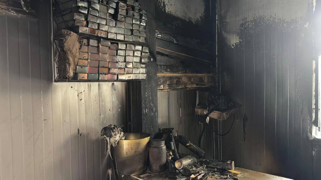 De uitgebrande kappersschool (privé-foto).