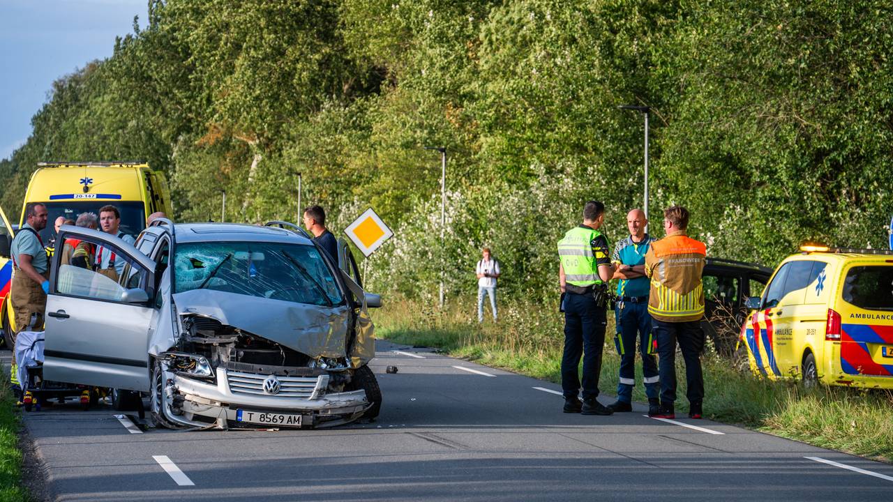 Bestuurder zwaargewond bij ernstige botsing in Fijnaart