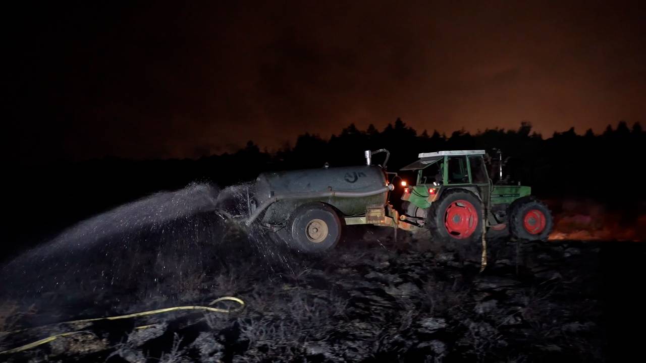 Fikse natuurbrand op Strabrechtse Heide, boer voorkomt erger