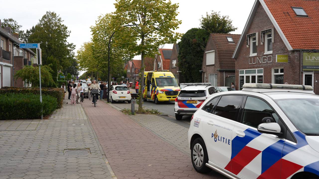 Een fietser is woensdagmiddag aangereden in Waalwijk (foto: Erik Haverhals/Persbureau Heitink).