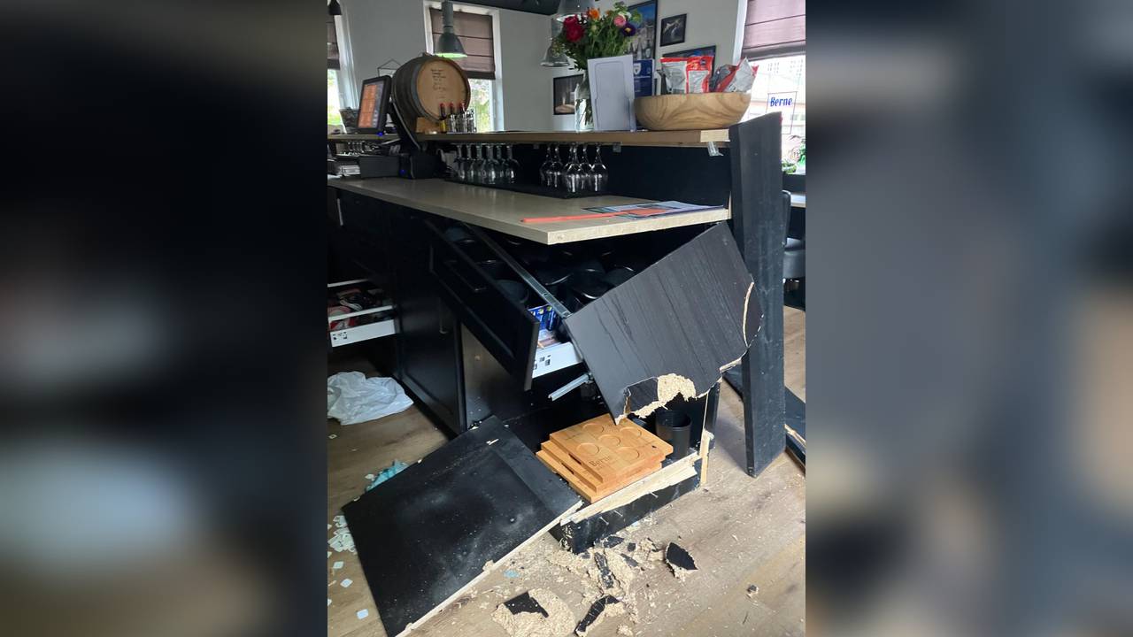 Inbraak bij het Proeflokaal in Heeswijk Dinther (foto: Gijs Doremalen).