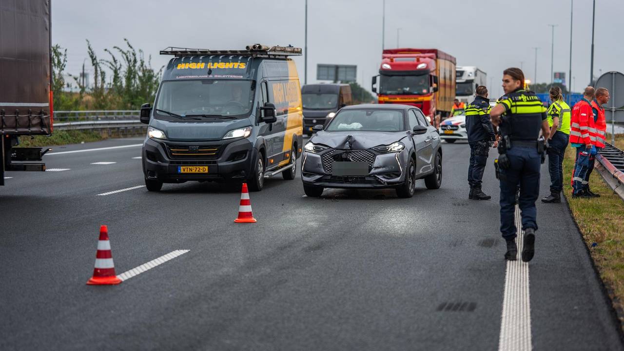 De vrachtwagenchauffeur reed door (foto: Tom van der Put / Persbureau Heitink).
