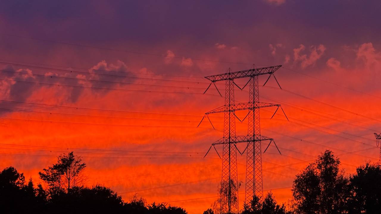 De prachtige zonsondergang in Nuenen (foto: SQ Vision).