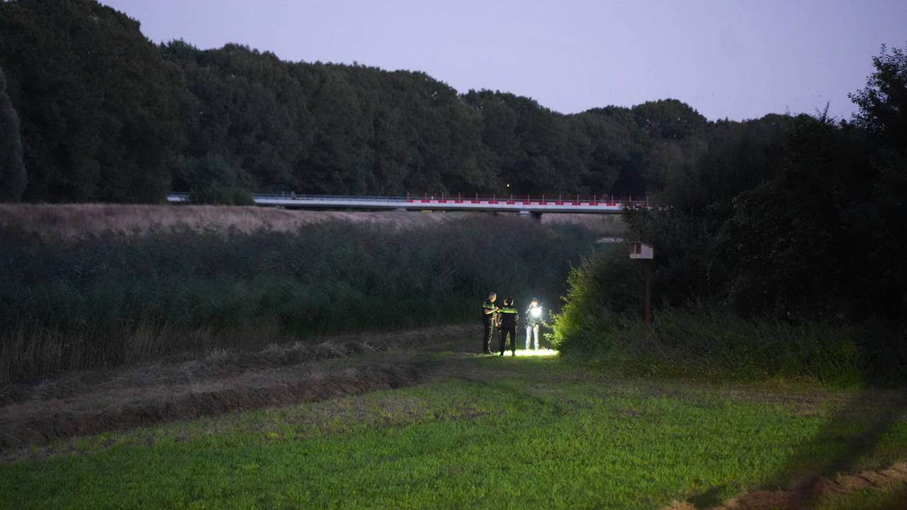 Grote zoekactie bij water in Waalwijk