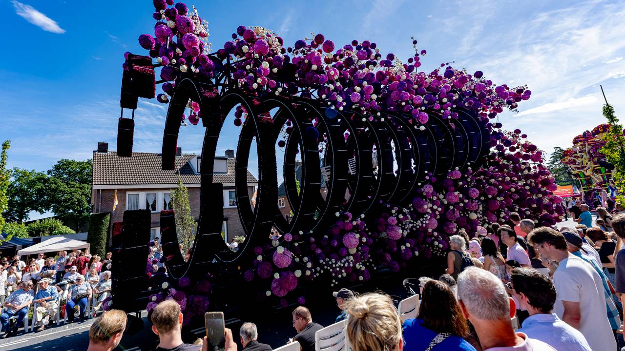 Buurtschap Helpt Elkander met Wormhole. (Foto: MARCEL VAN DORST / EYE4IMAGES).