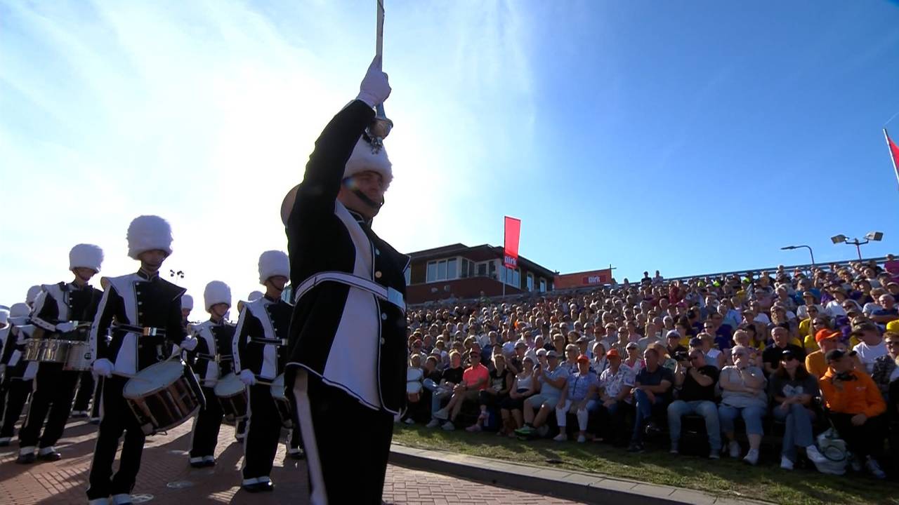 Fanfare ontvangt oorkonde (foto: Omroep Brabant).