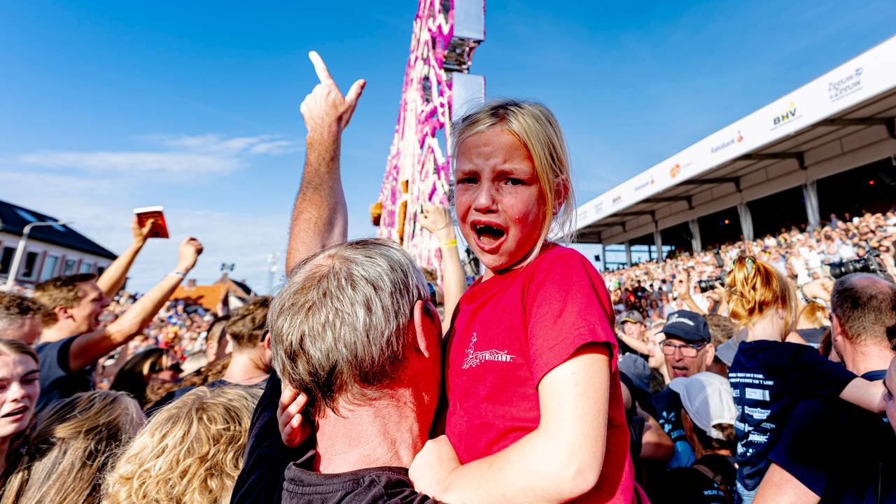 Buurtschap Stuivezand viert feest (foto: EYE4IMAGES B.V.).