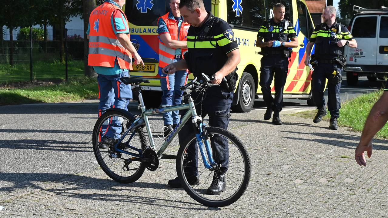 Fietser gewond bij botsing met auto, slachtoffer naar het ziekenhuis