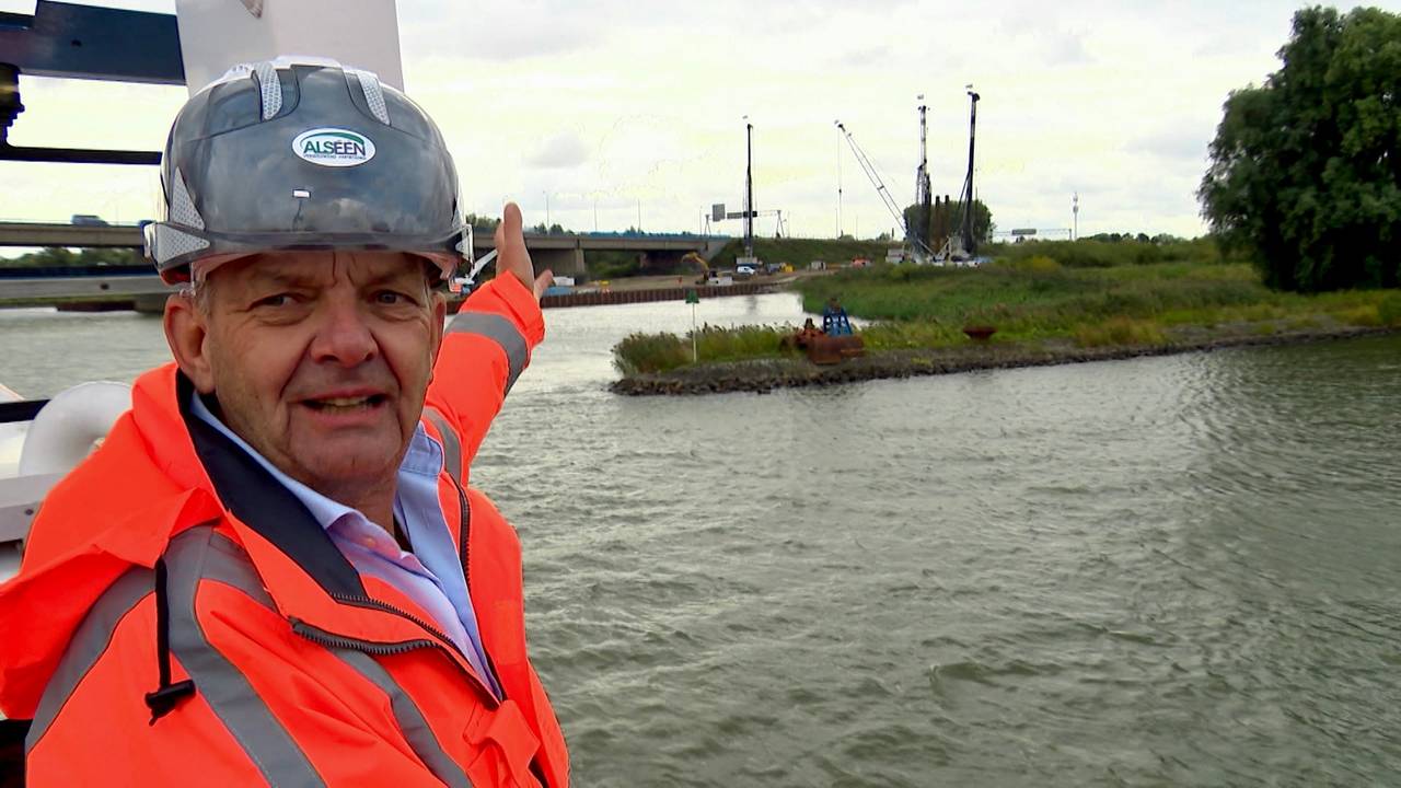Hier verrijst de nieuwe Merwedebrug: een kijkje vanaf het water