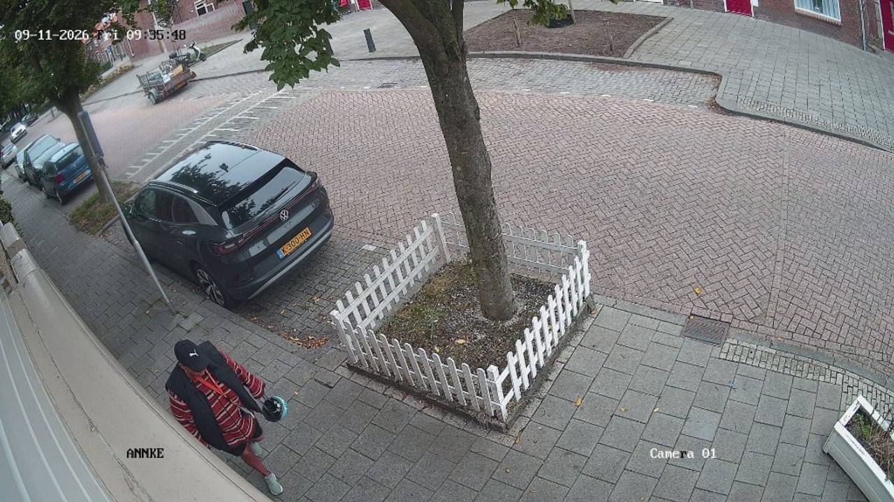 De outfit van de vermiste vrouw is hier goed te zien