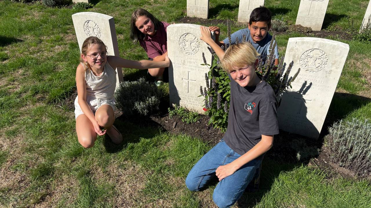 Elfjarige leerlingen adopteren graf van Britse bevrijder: 'Heel bijzonder'