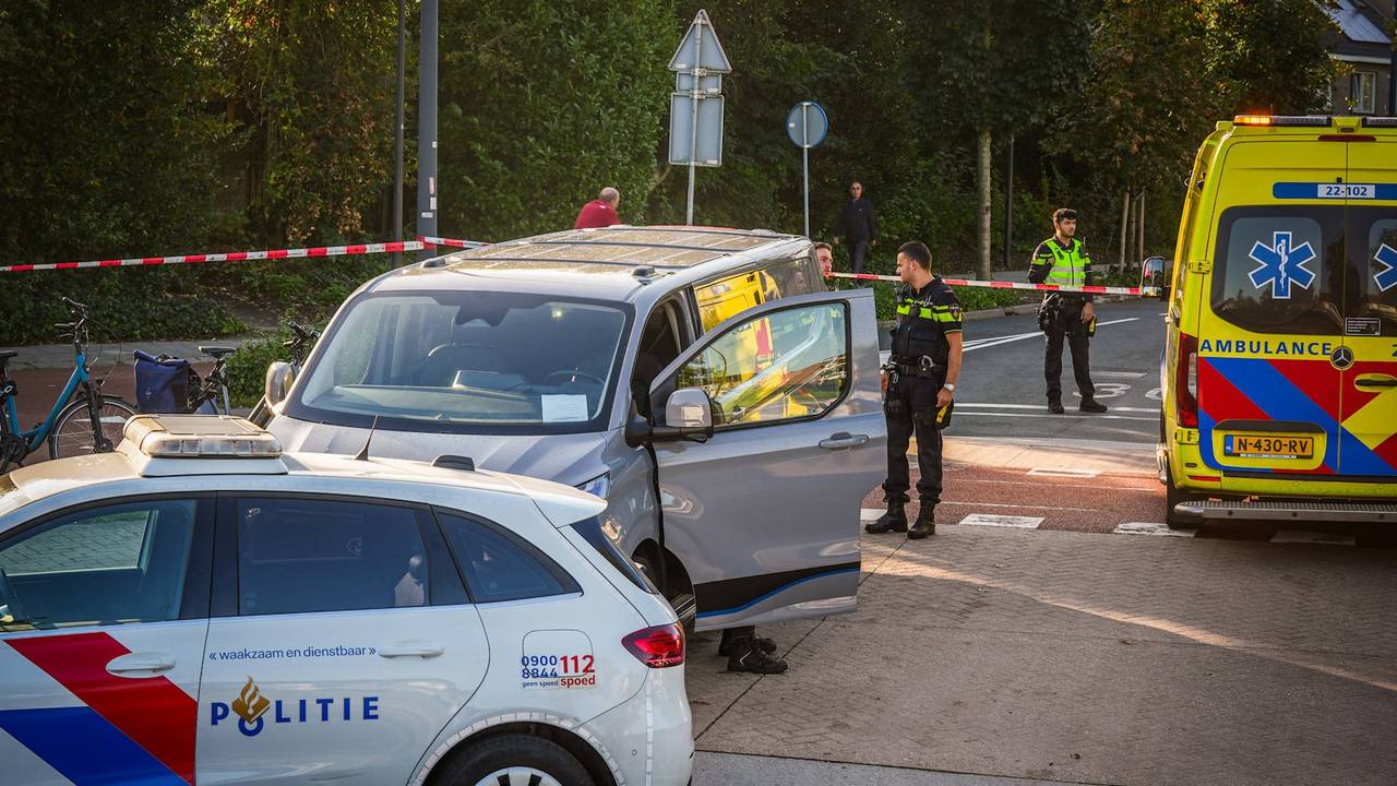 Vrouw overreden door bestelbus (foto: Persbureau Heitink).