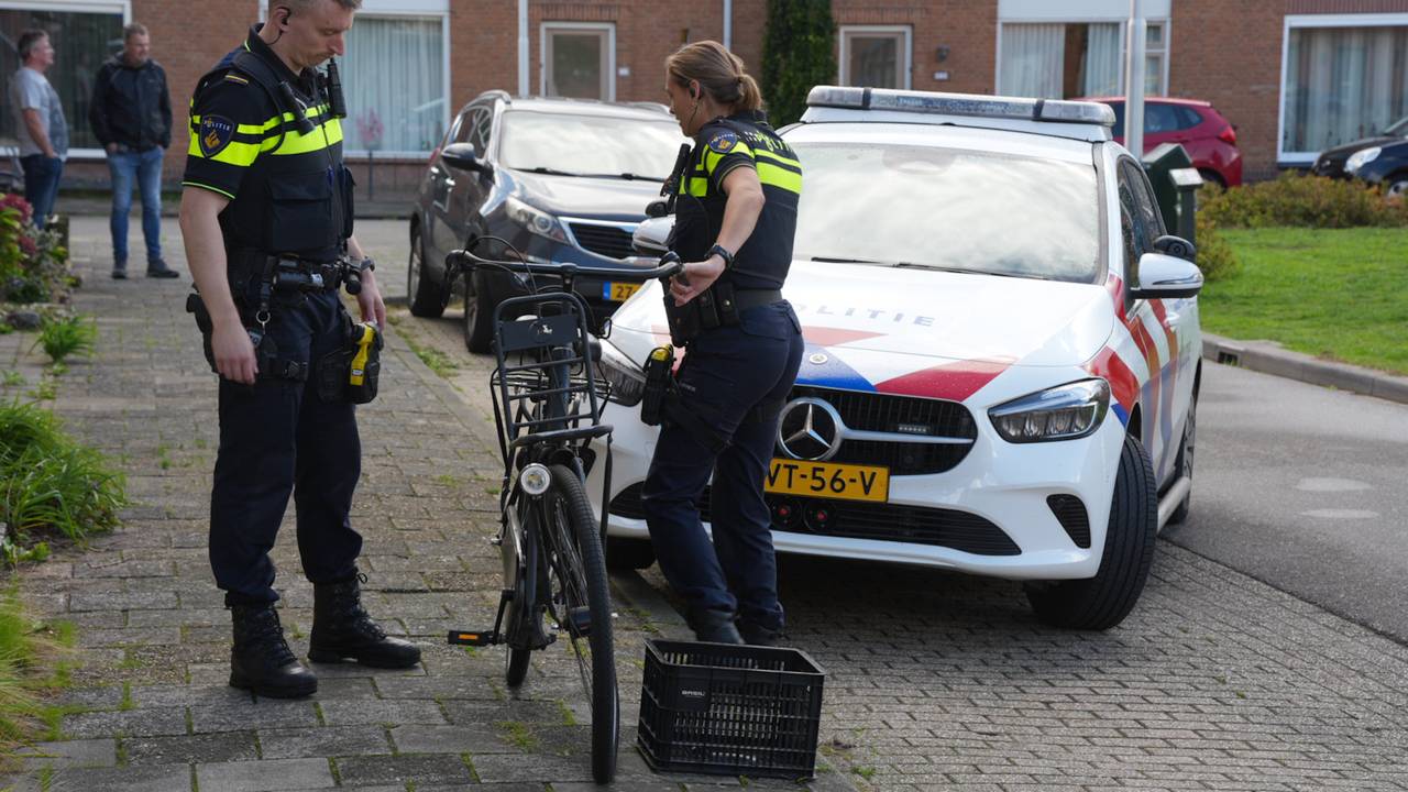 Jongen gewond bij aanrijding met pakketbus in Drunen (foto: Erik Haverhals/Persbureau Heitink).