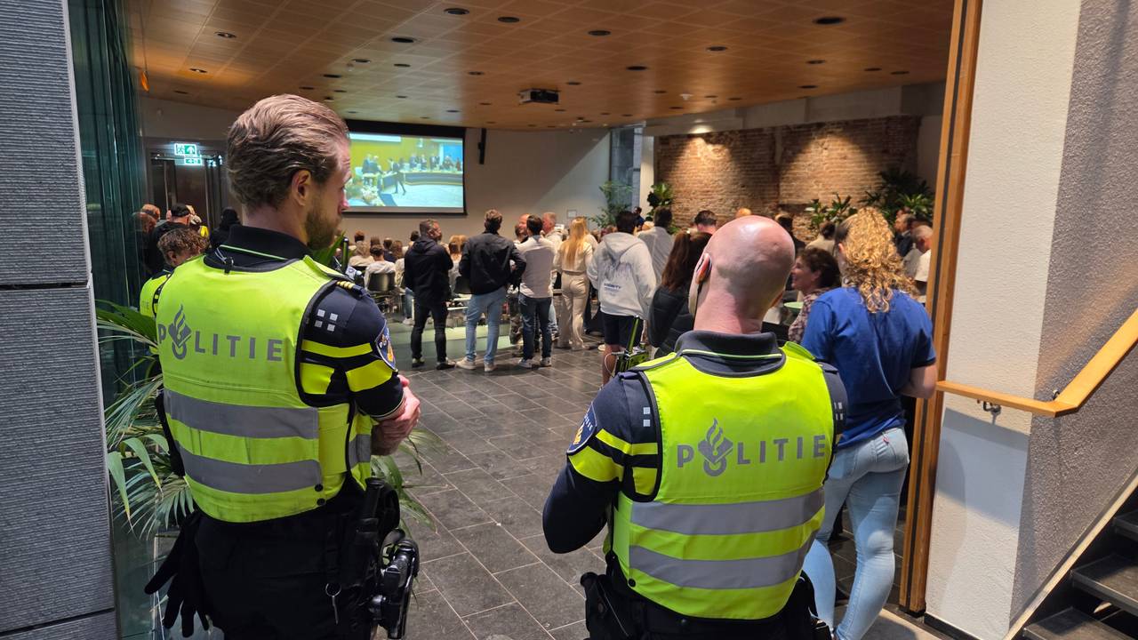 De zaal waar mensen via een scherm kunnen kijken (foto: Omroep Brabant).