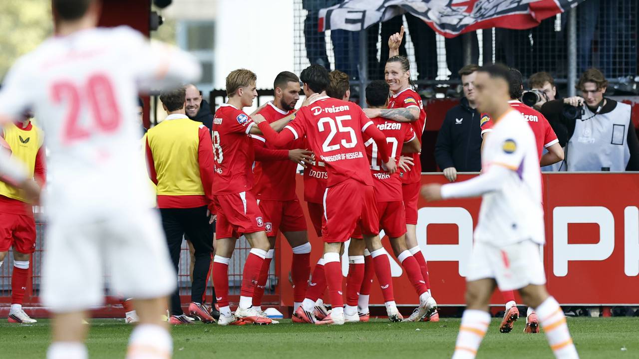 Eerste nederlaag van het seizoen voor PSV: FC Twente wint met 3-2