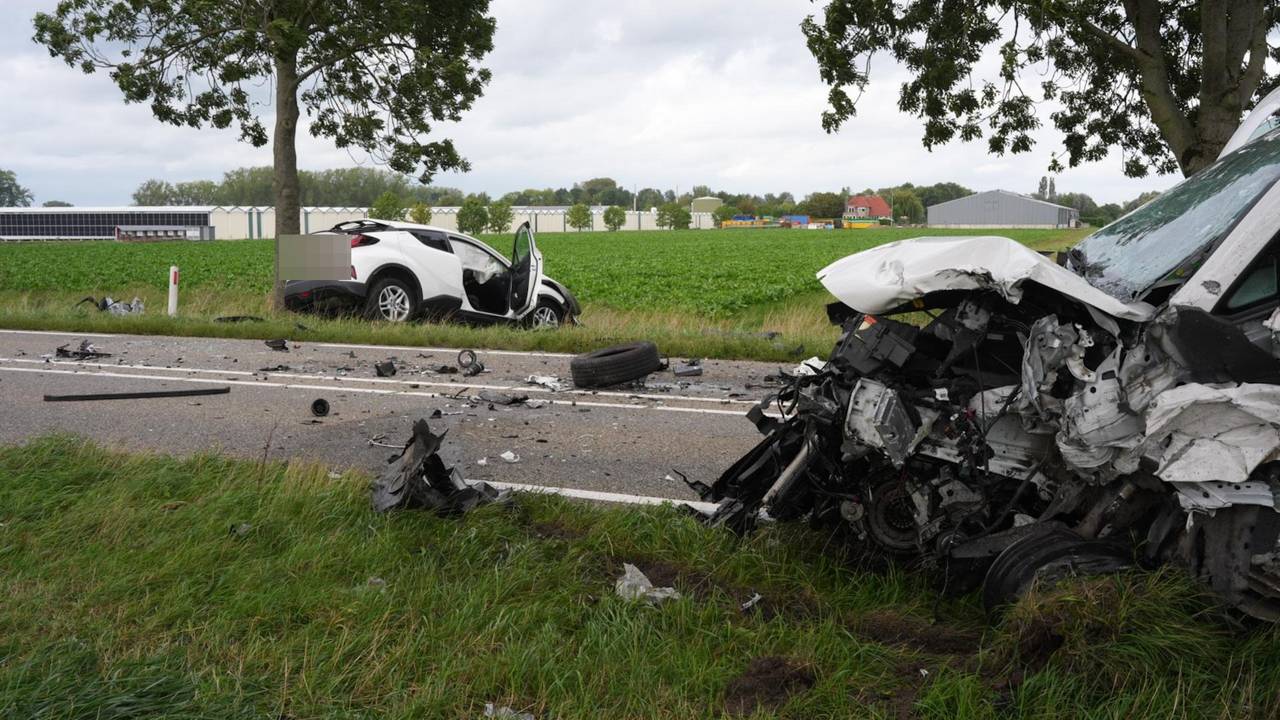 Ouder echtpaar zwaargewond bij frontale botsing op N267 bij Andel