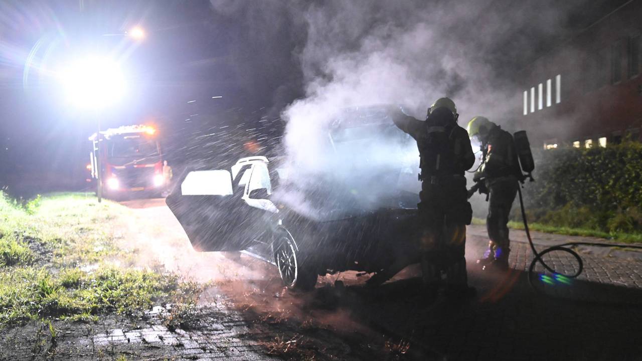 Brand verwoest auto in Breda