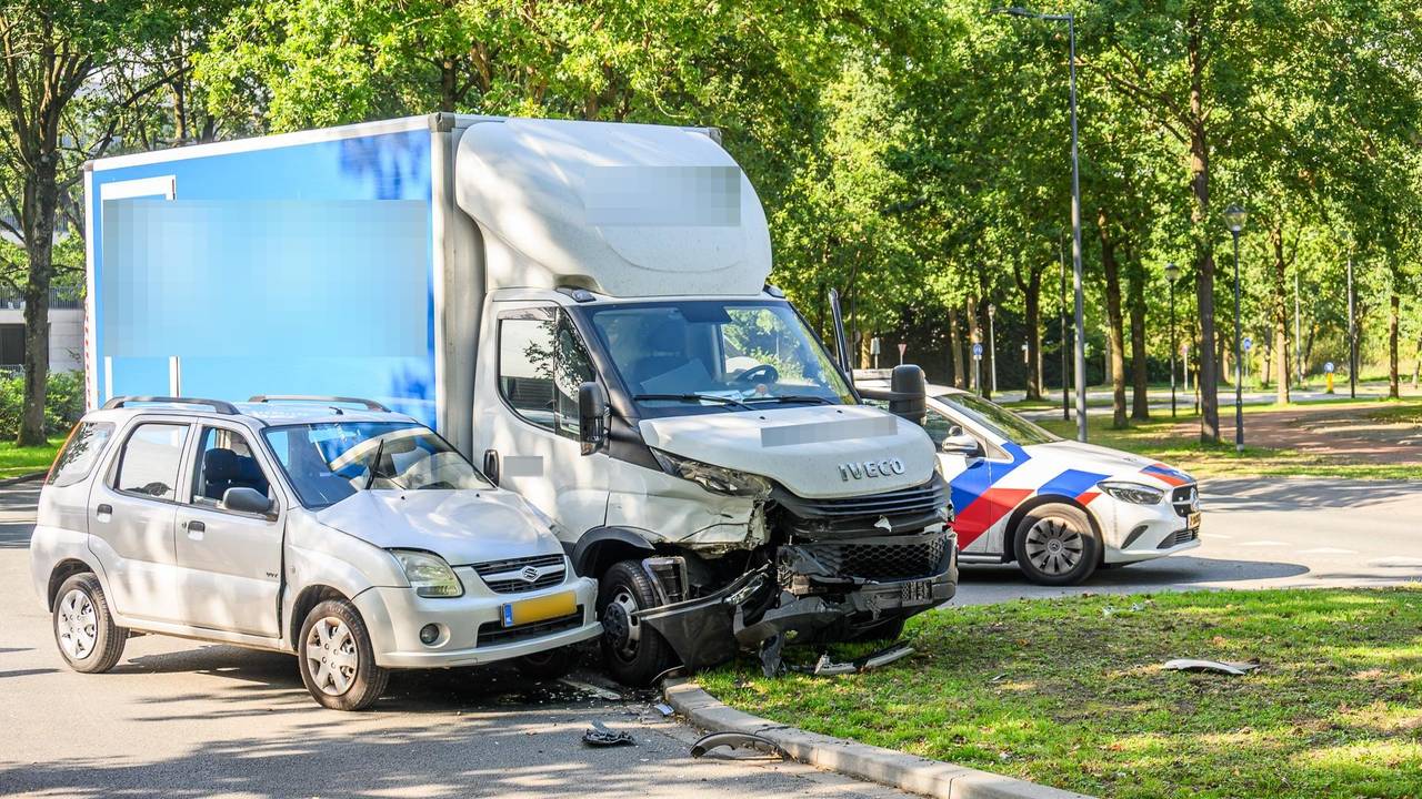 Vrouw aangehouden op verdenking van rijden onder invloed na botsing