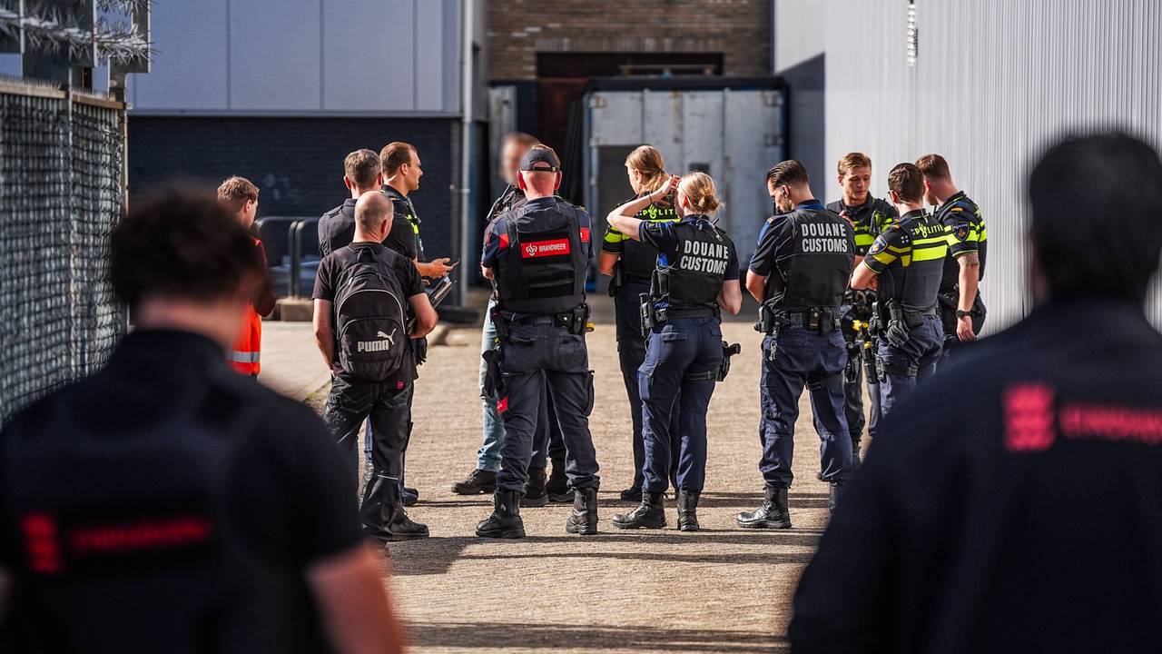 Grote controle op industrieterrein: politie en Douane gaan bedrijven binnen