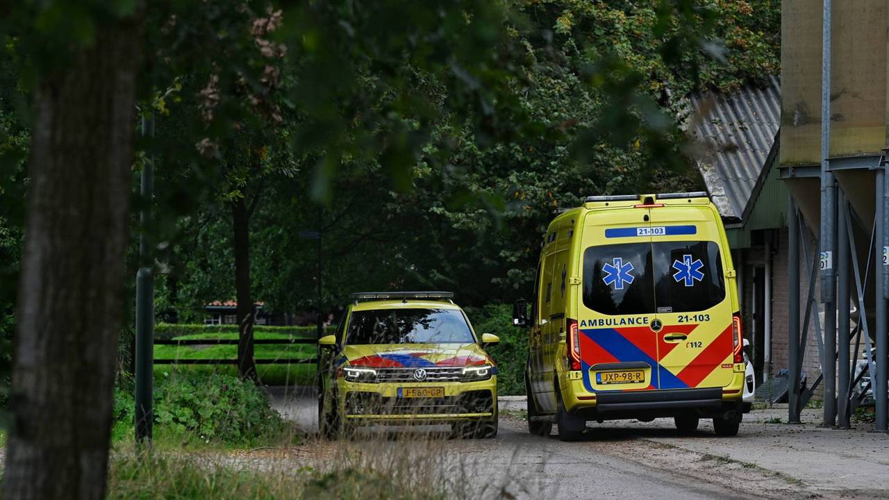 Het slachtoffer werd gestabiliseerd en is vervolgens met grote spoed naar een ziekenhuis gebracht (foto: Toby de Kort/Persbureau Heitink).