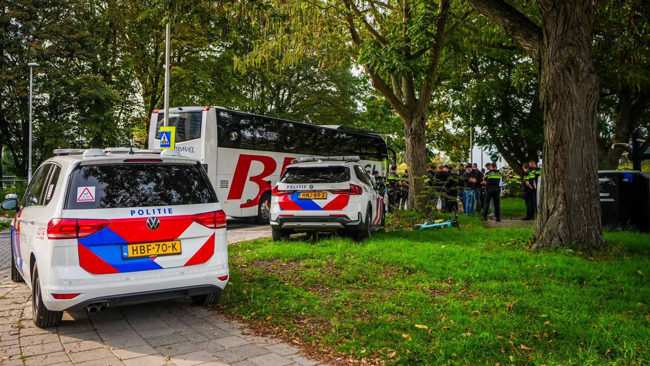 De politie onderzocht de supporters (foto: SQ Vision).