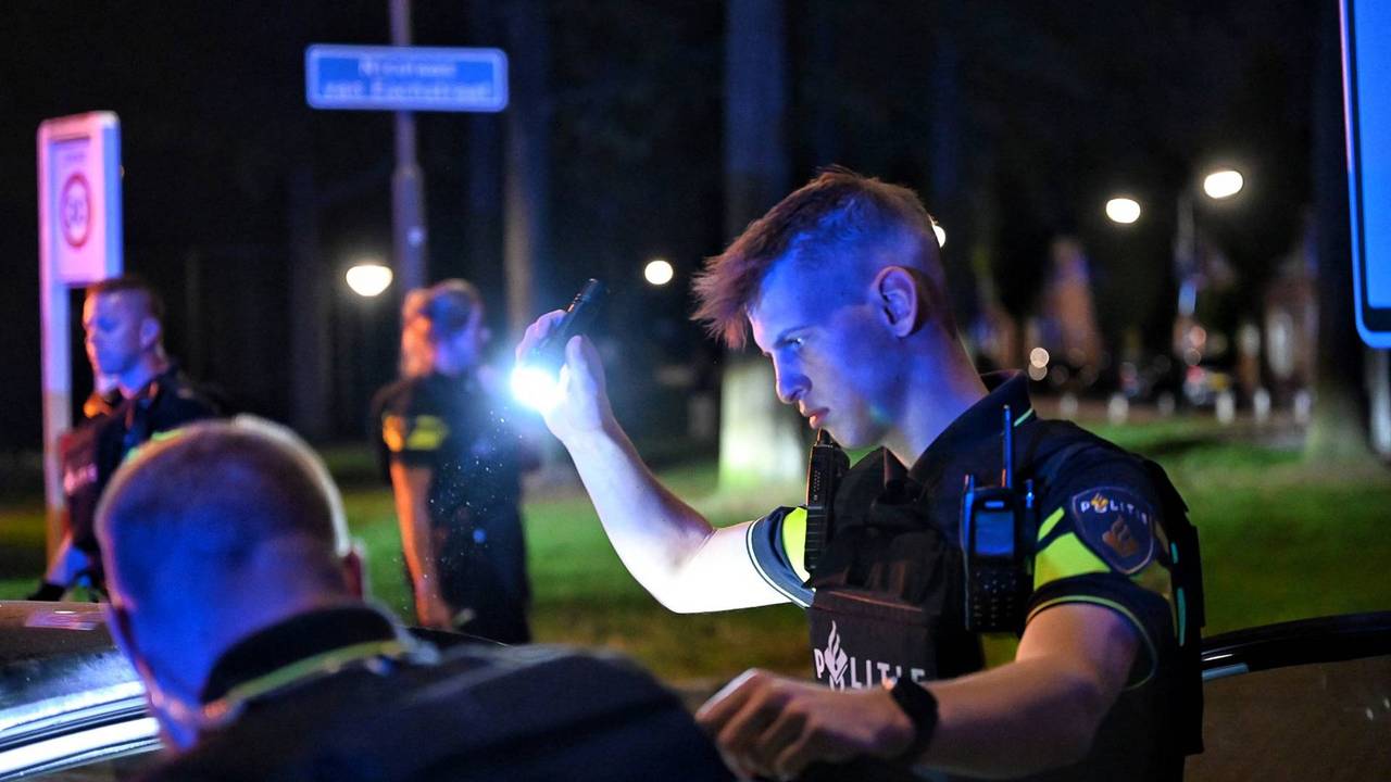 Na de ruzie in Oisterwijk werden slagwapens gevonden (foto: Persbureau Heitink).