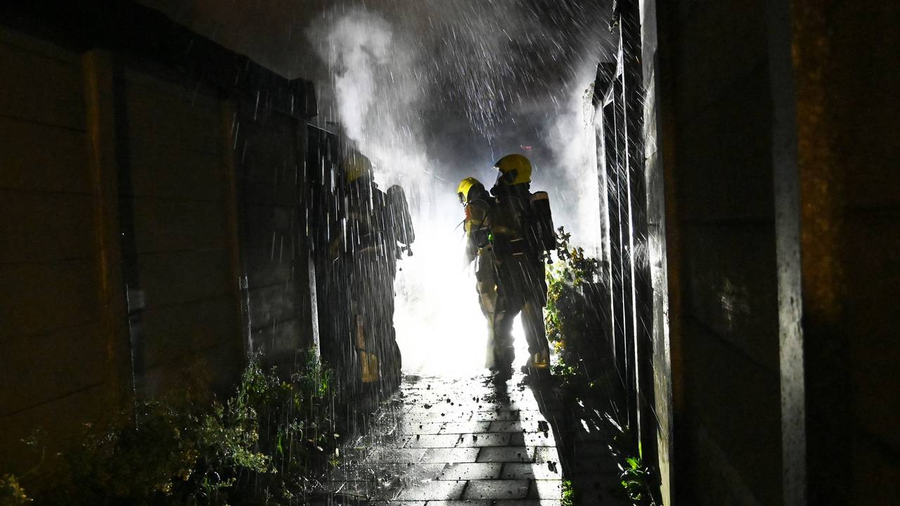 Nachtelijke brand verwoest schuur in Breda, asbest in dak