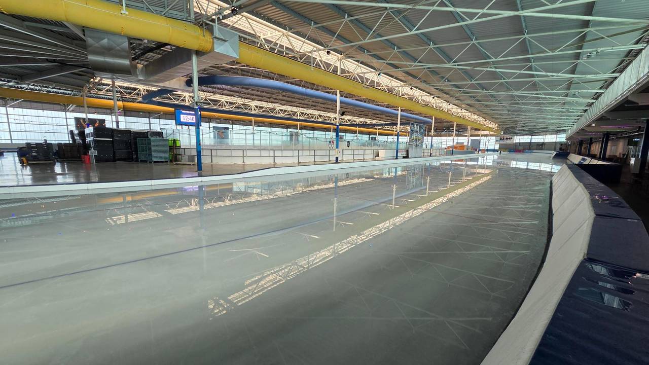 Gesmolten ijs bij Ireen Wüst baan (foto: Noël van Hooft).