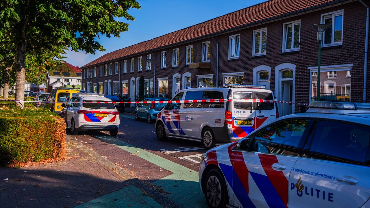 Explosief gaat deels af onder bestelbus midden in Eindhoven, EOD onderweg