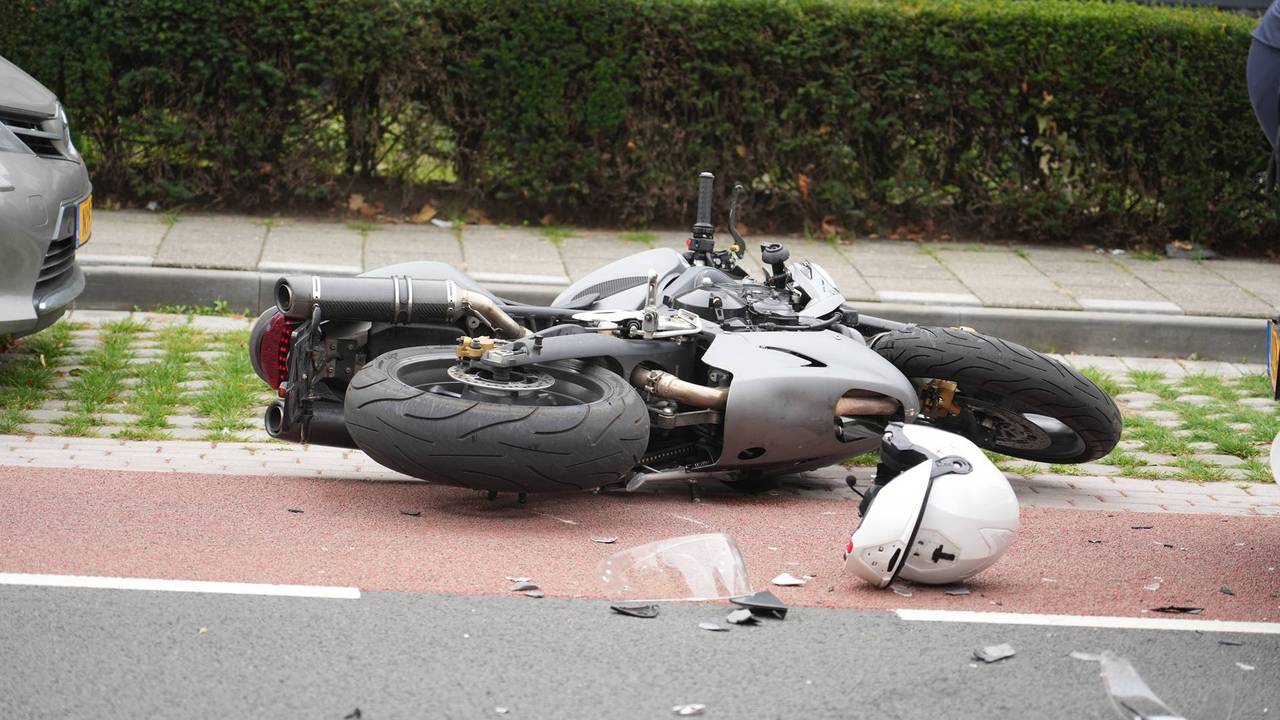 Motorrijder zwaargewond in Dongen (foto: Jeroen Stuve/Persbureau Heitink).