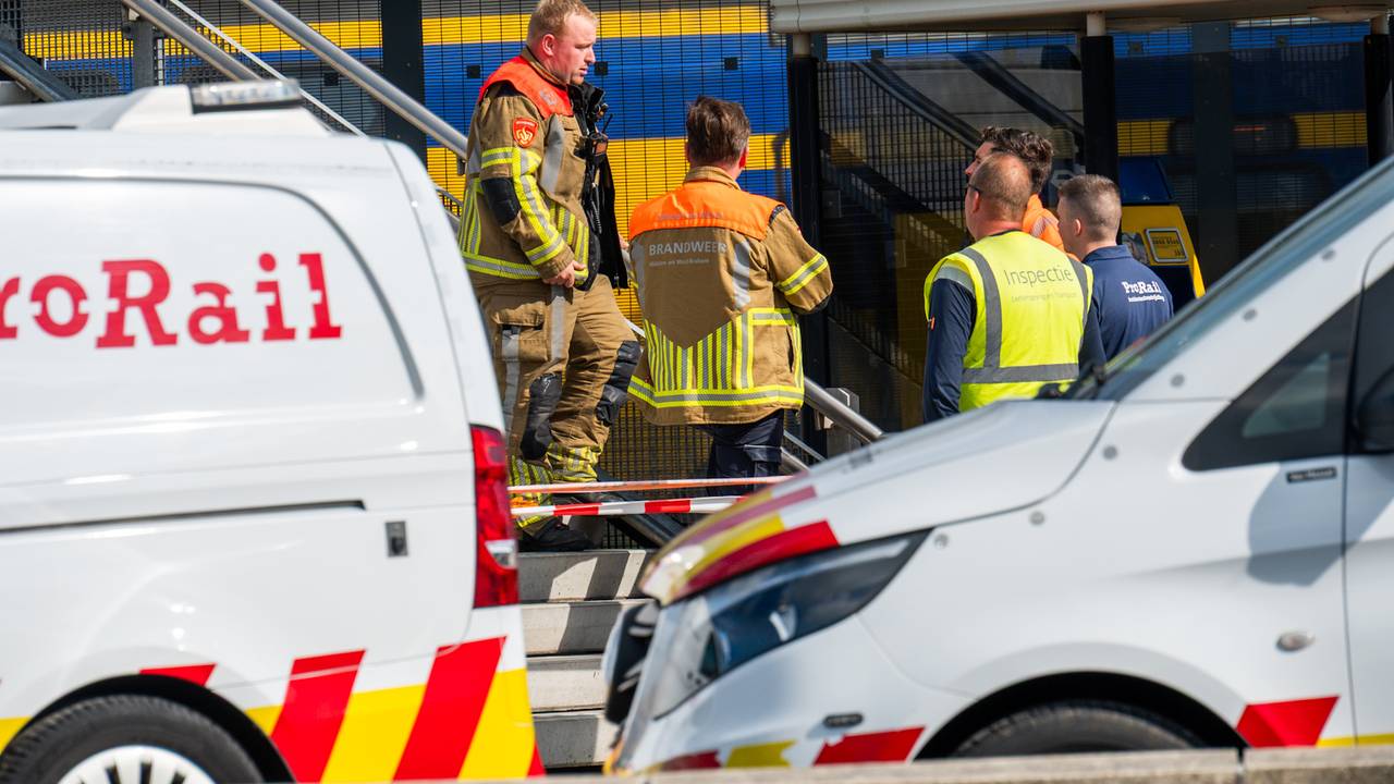 Trein lekt mogelijk gevaarlijke stof, brandweer komt ter plaatsen