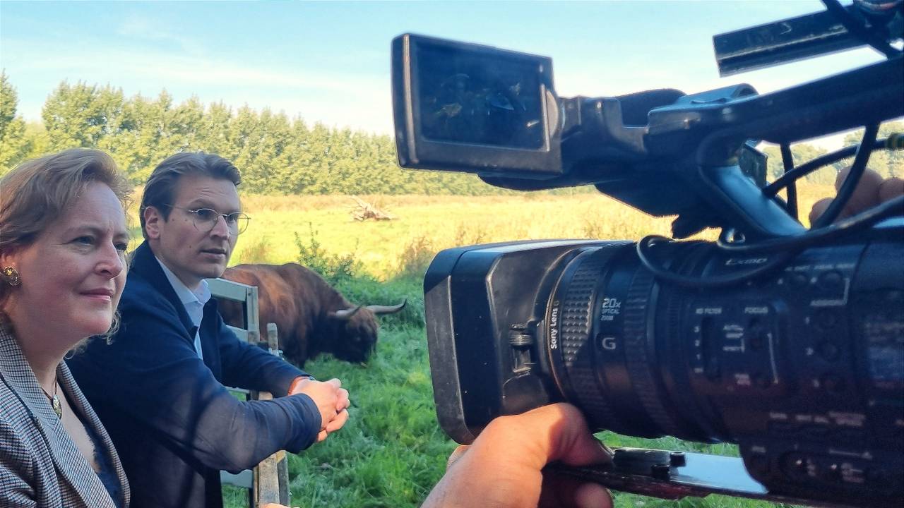 Minister van Essen zet stier Rob uit en brengt 123 miljoen mee voor natuur