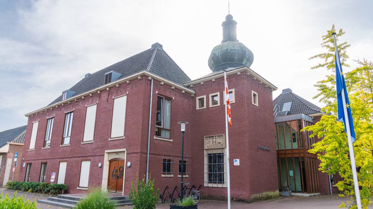 Het gemeentehuis van de gemeente Heeze-Leende (foto: Persbureau Heitink)